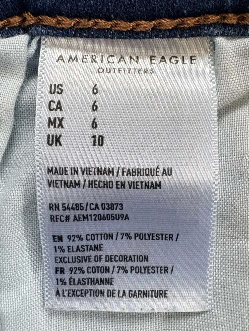 AMERICAN EAGLE Midi Denim Jean Shorts Raw Hem Dark Wash Size 6 Super Stretch - Picture 5 of 8